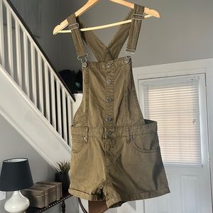 NWOT Garage shortalls S P